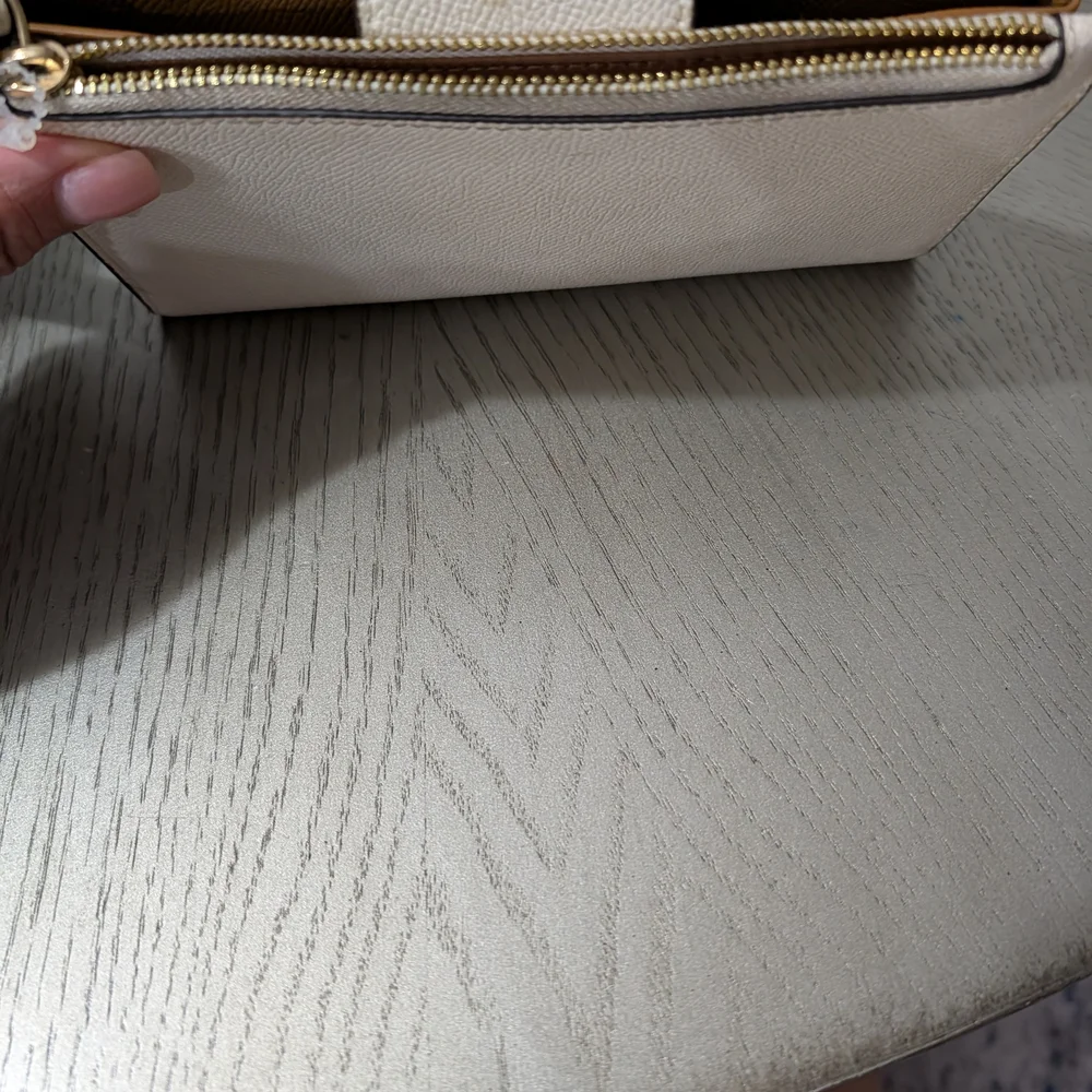 Gently Use Coach Cream Leather Wristlet - Picture 7 of 7